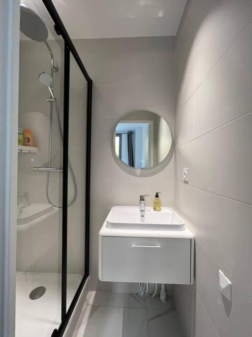 Cosy Flat For 6 People #2 Apartman Asnières Kültér fotó