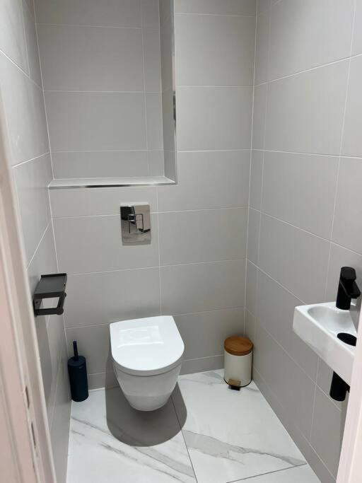 Cosy Flat For 6 People #2 Apartman Asnières Kültér fotó