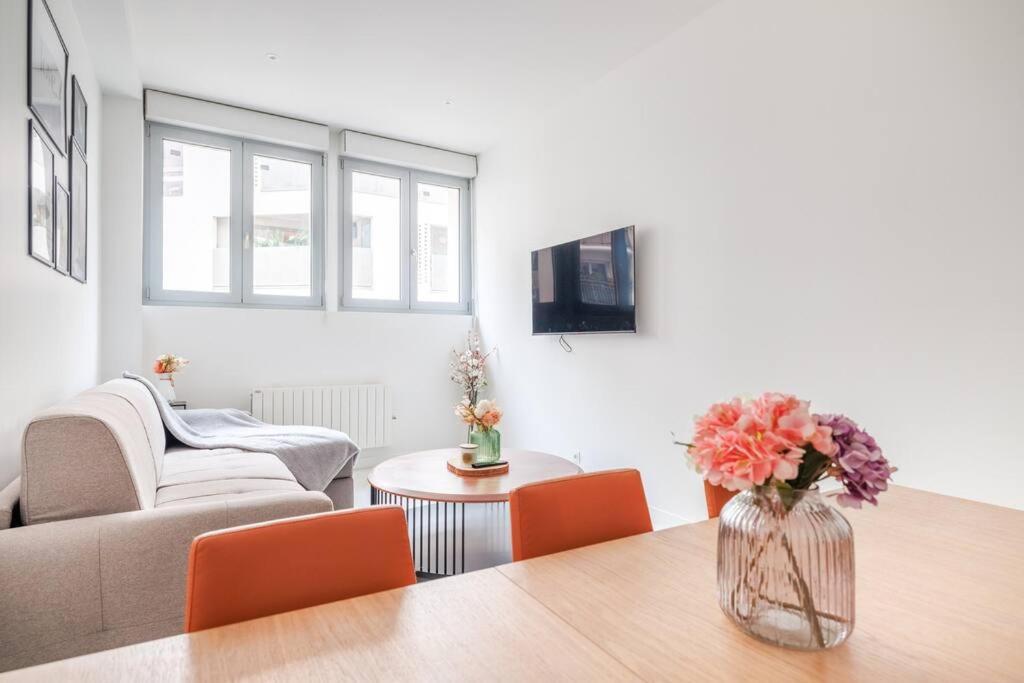 Cosy Flat For 6 People #2 Apartman Asnières Kültér fotó