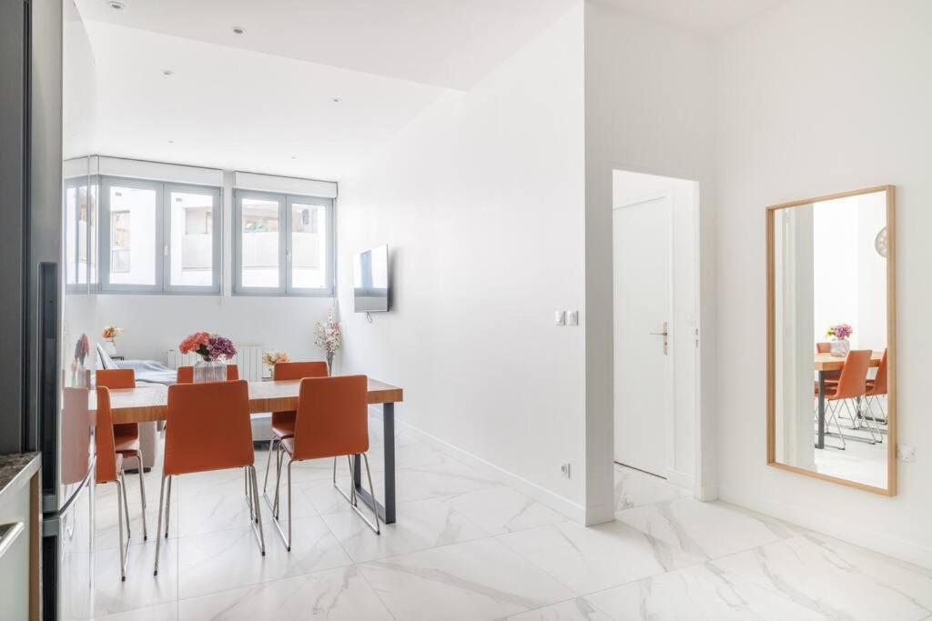 Cosy Flat For 6 People #2 Apartman Asnières Kültér fotó