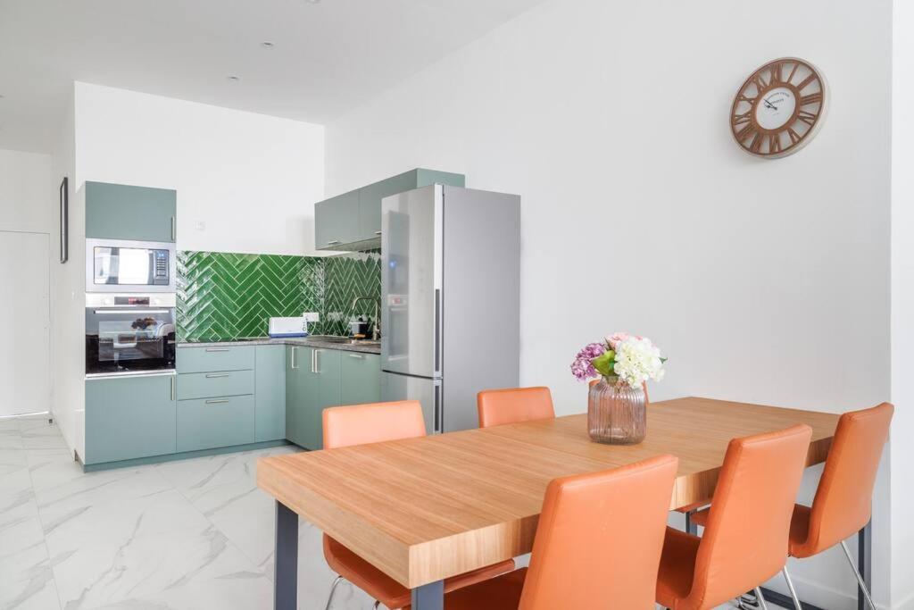 Cosy Flat For 6 People #2 Apartman Asnières Kültér fotó