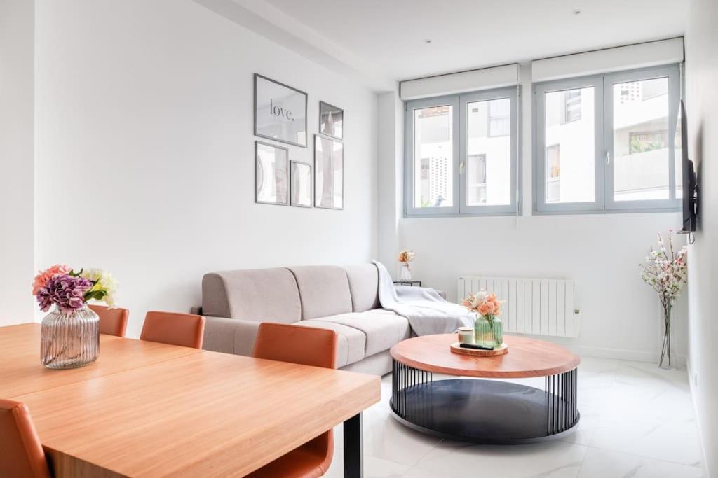Cosy Flat For 6 People #2 Apartman Asnières Kültér fotó